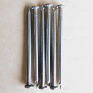 Pack de seis clavos forestales de aluminio de 5mm de diámetro x 70 mm de largo.