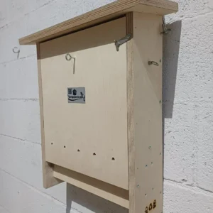 Caja nido para murciélagos Cm11 con detalle lateral